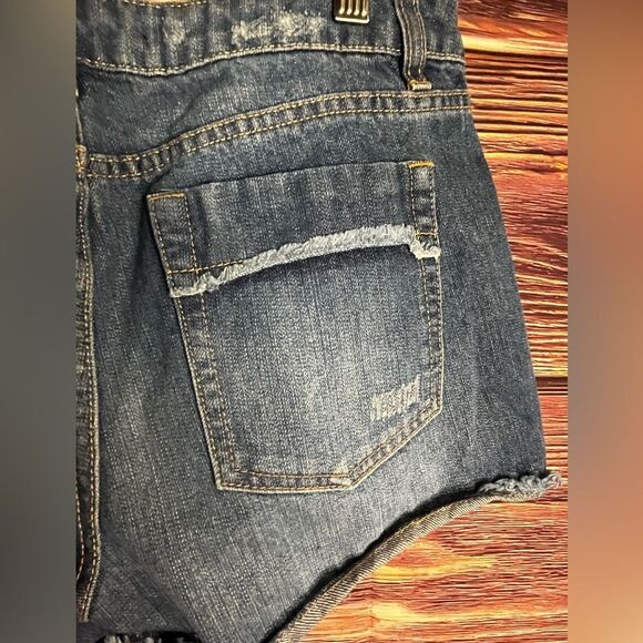 Harper Jean Shorts. Size 28. - Picture 5 of 11